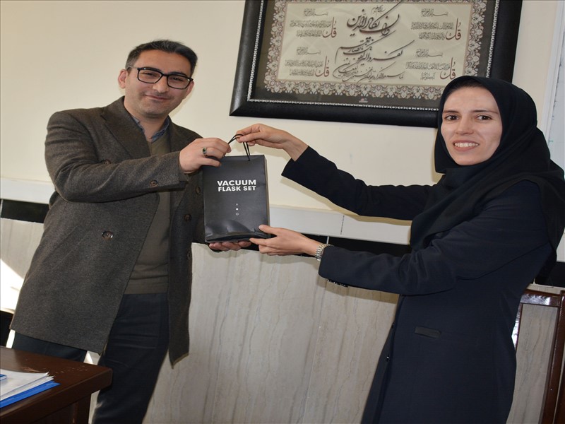 تجلیل از کارکنان و اعضای هیأت علمی به مناسبت روز مادر و روز پدر