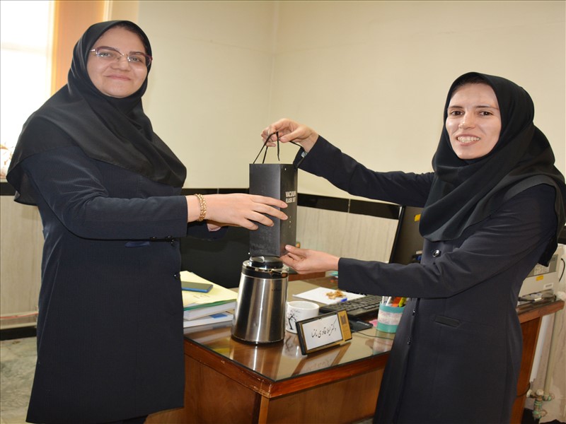 تجلیل از کارکنان و اعضای هیأت علمی به مناسبت روز مادر و روز پدر