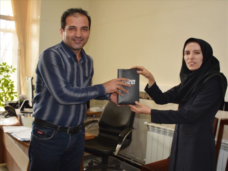 تجلیل از کارکنان و اعضای هیأت علمی به مناسبت روز مادر و روز پدر