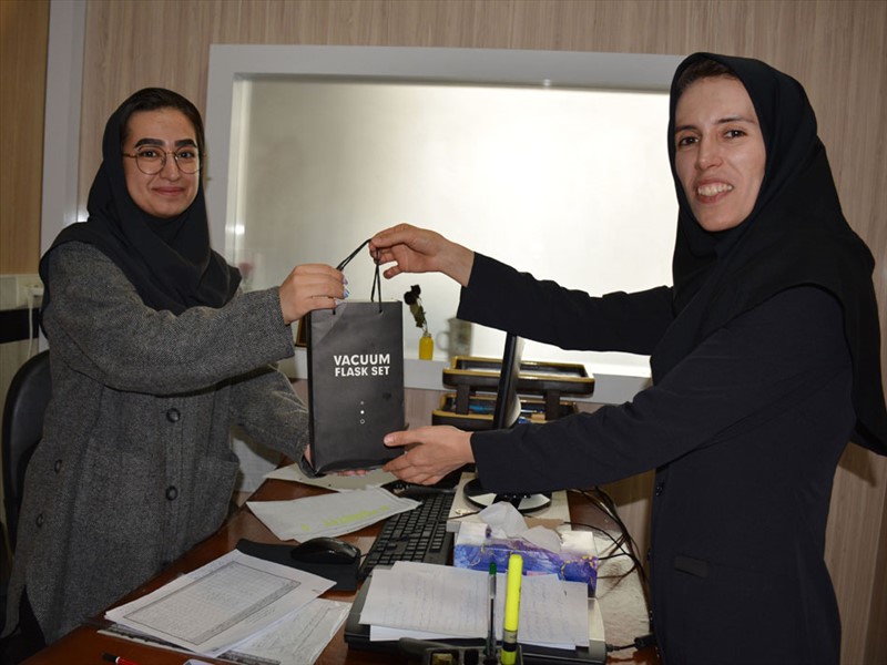 تجلیل از کارکگنان و اعضای هیأت علمی به مناسبت روز مادر و روز پدر